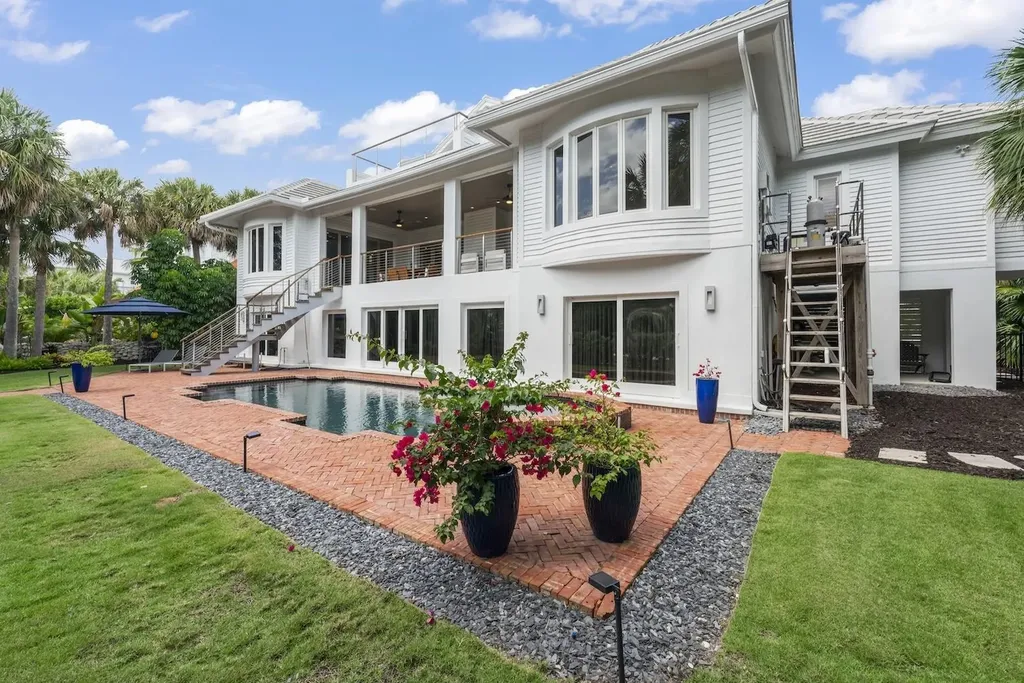 545 Lighthouse Way Sanibel FL 33957