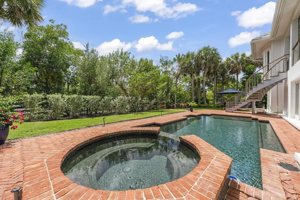 545 Lighthouse Way Sanibel FL 33957
