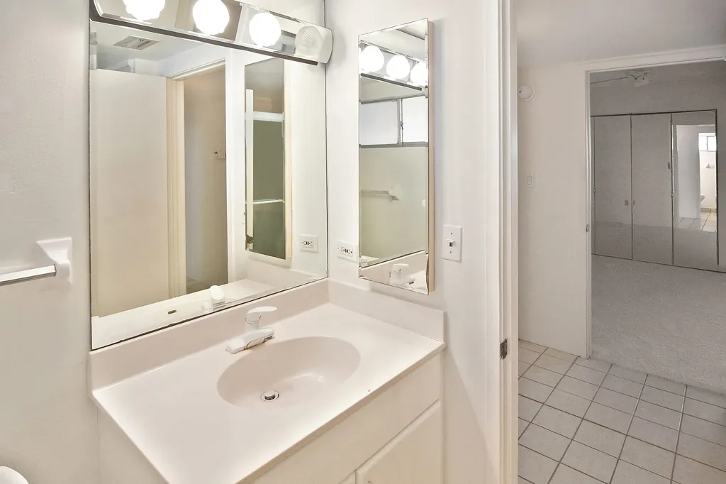200 Periwinkle Way Sanibel FL 33957