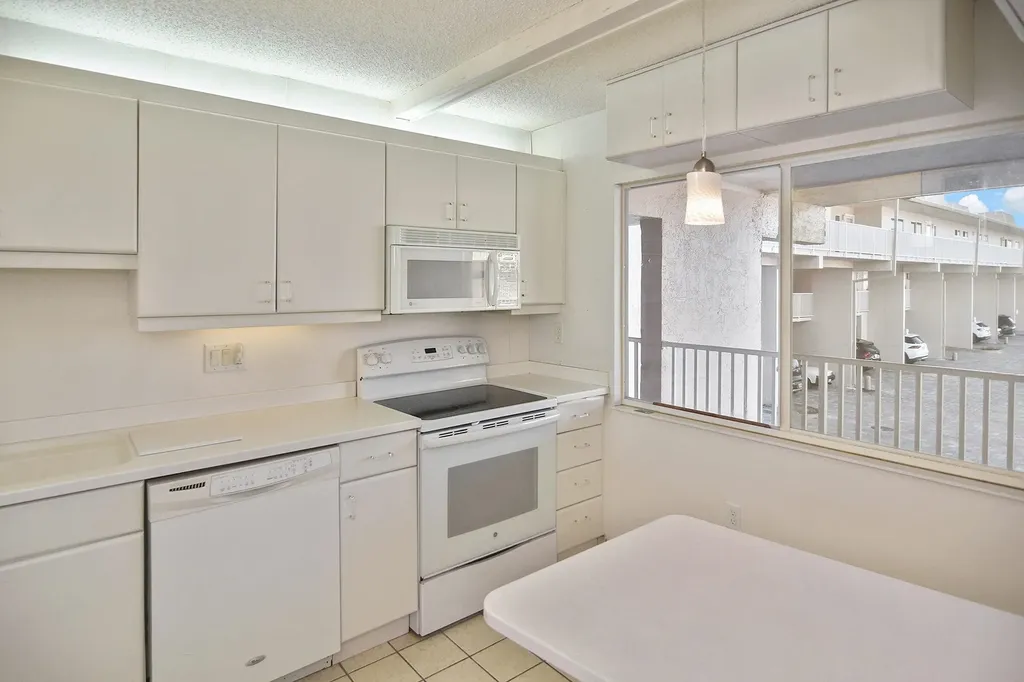 200 Periwinkle Way Sanibel FL 33957