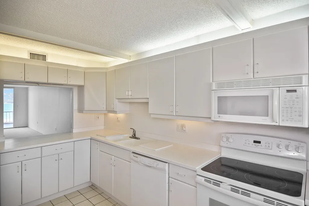 200 Periwinkle Way Sanibel FL 33957