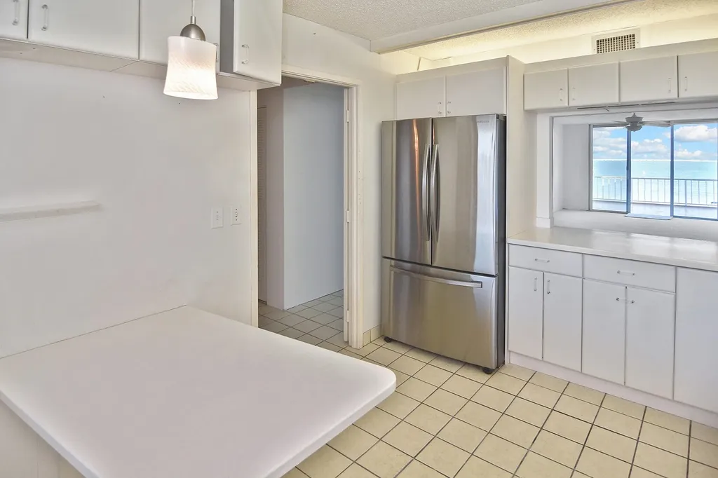 200 Periwinkle Way Sanibel FL 33957