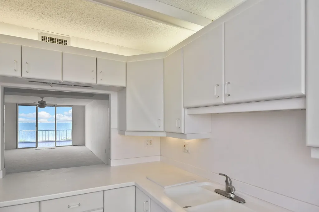200 Periwinkle Way Sanibel FL 33957
