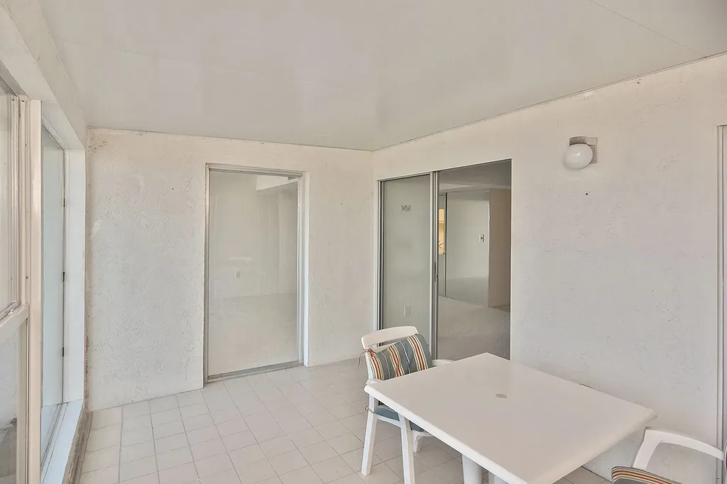 200 Periwinkle Way Sanibel FL 33957