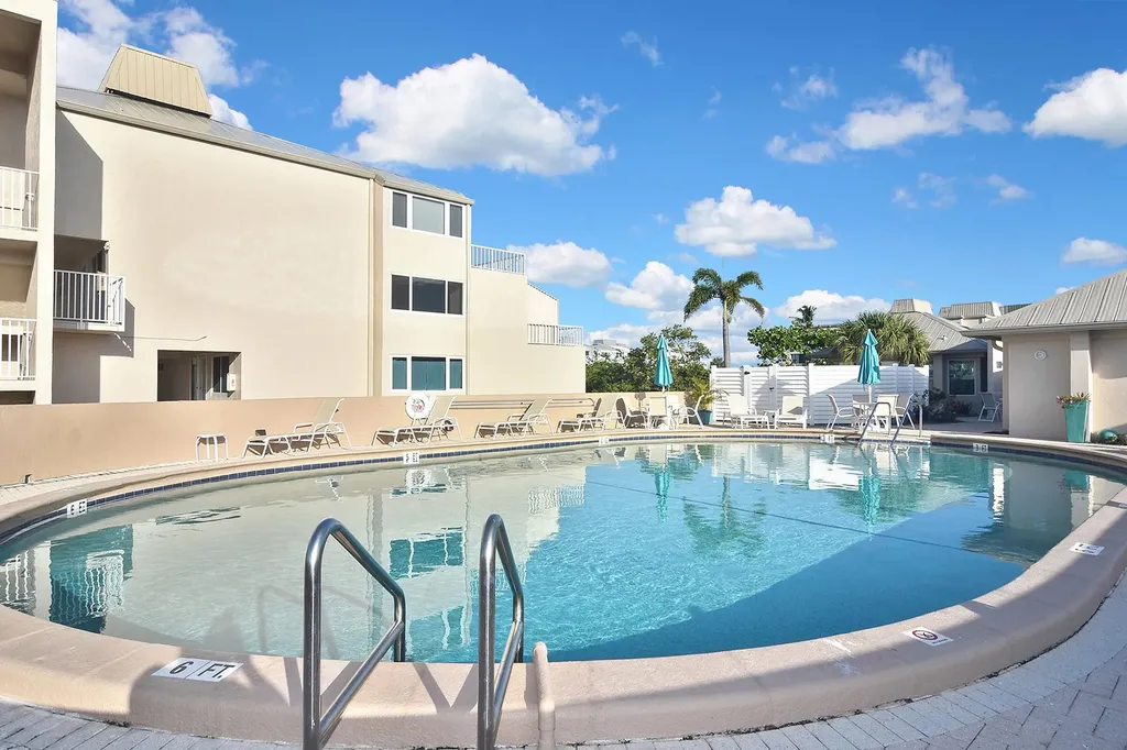 200 Periwinkle Way Sanibel FL 33957
