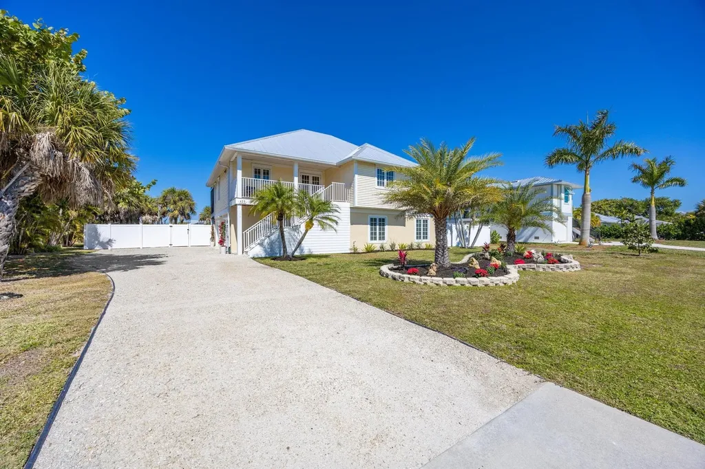 425 Lake Murex Circle Sanibel FL 33957