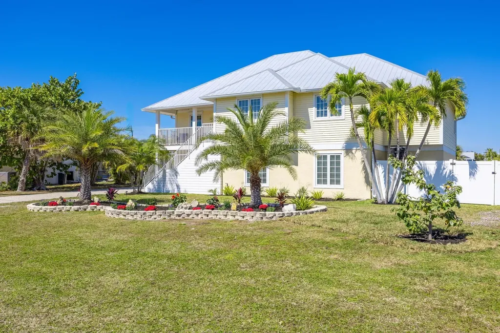 425 Lake Murex Circle Sanibel FL 33957