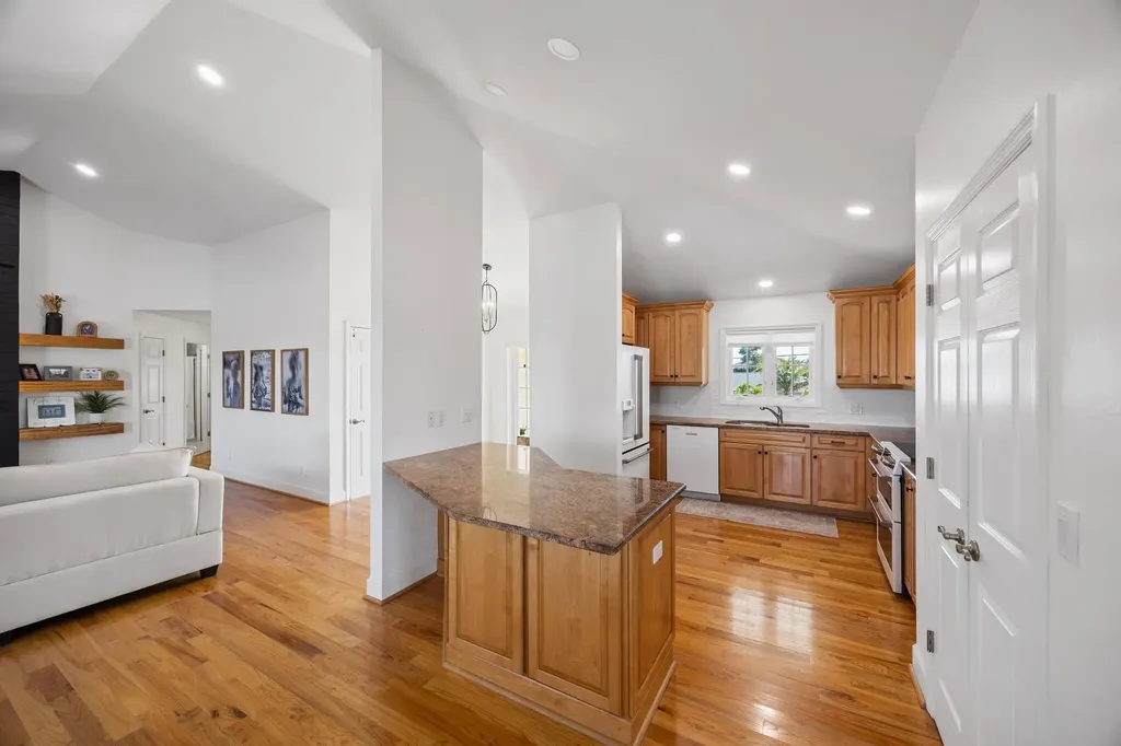 425 Lake Murex Circle Sanibel FL 33957