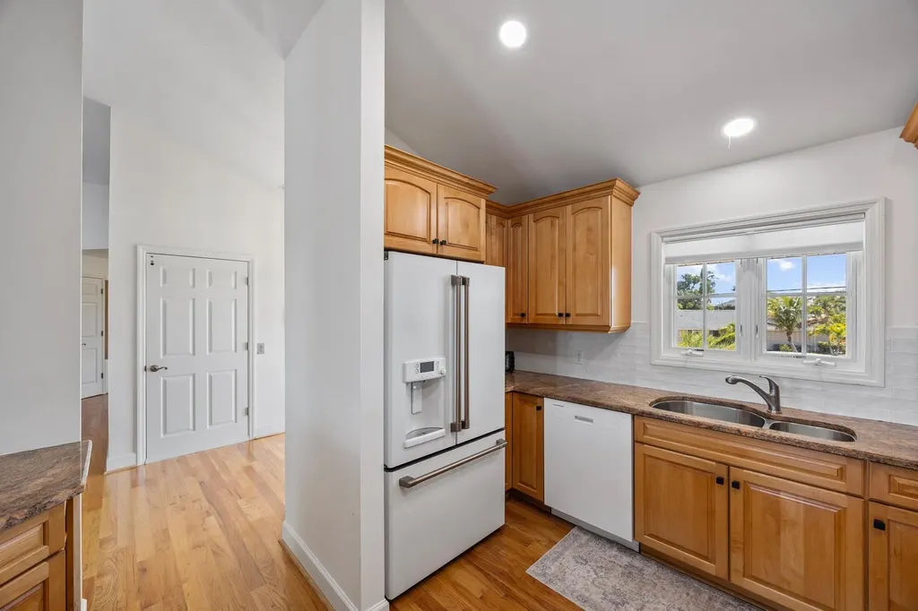 425 Lake Murex Circle Sanibel FL 33957