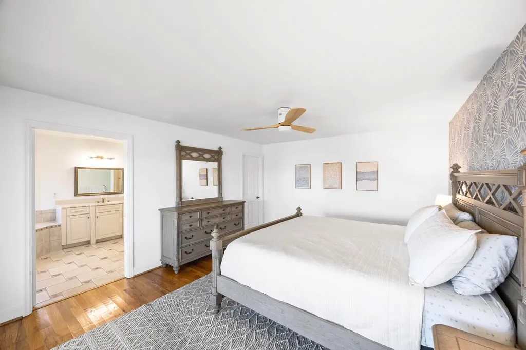 425 Lake Murex Circle Sanibel FL 33957