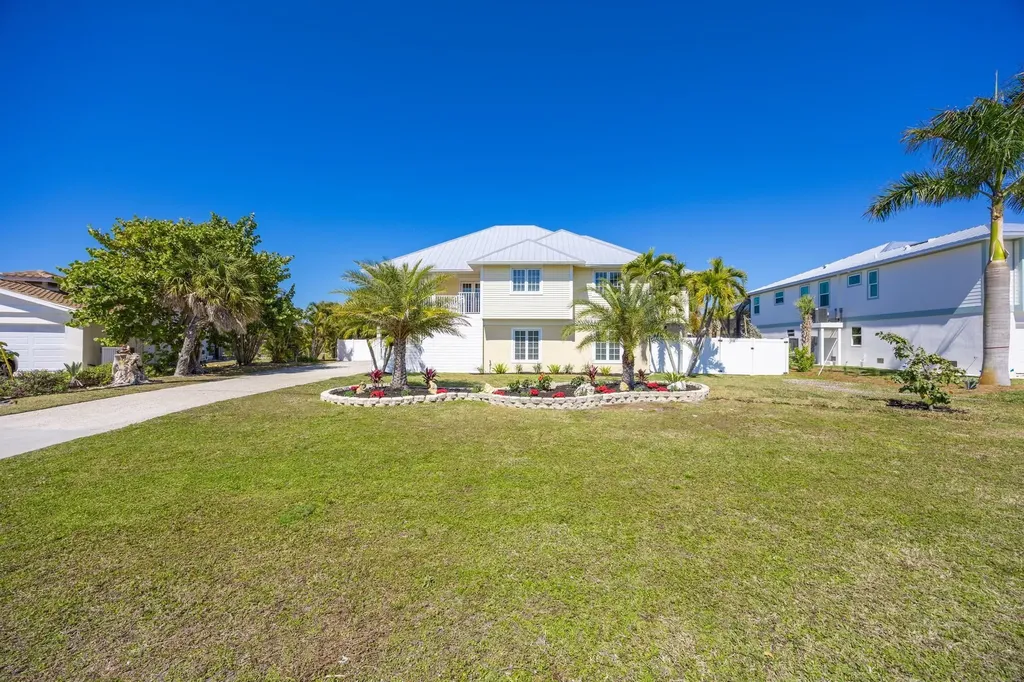 425 Lake Murex Circle Sanibel FL 33957