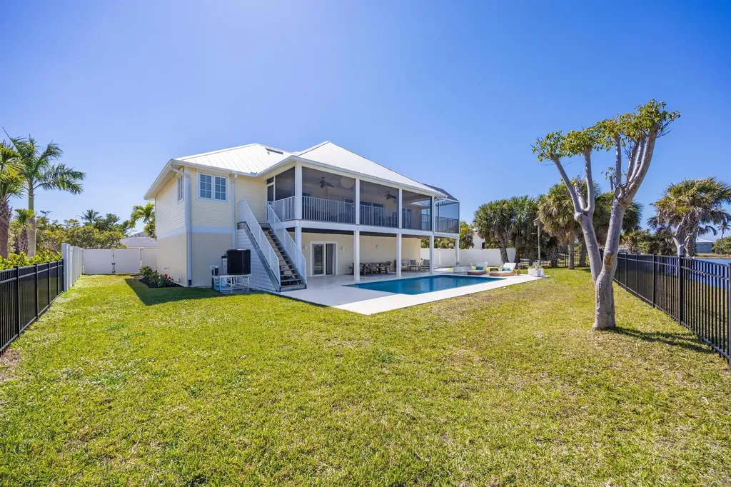 425 Lake Murex Circle Sanibel FL 33957