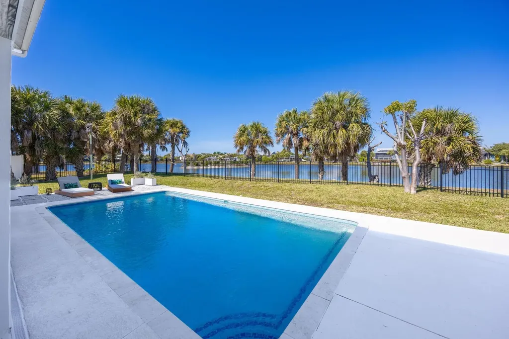 425 Lake Murex Circle Sanibel FL 33957