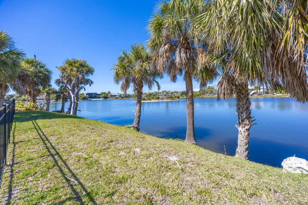 425 Lake Murex Circle Sanibel FL 33957