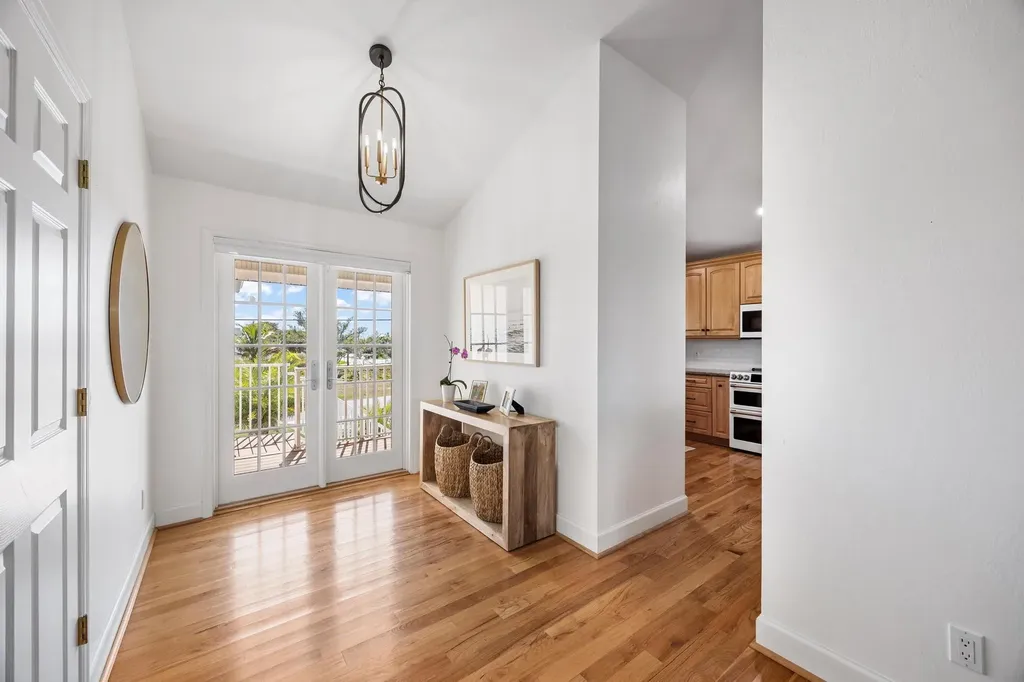 425 Lake Murex Circle Sanibel FL 33957
