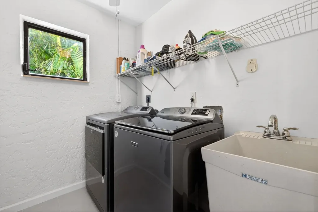 1304 Par View Drive Sanibel FL 33957