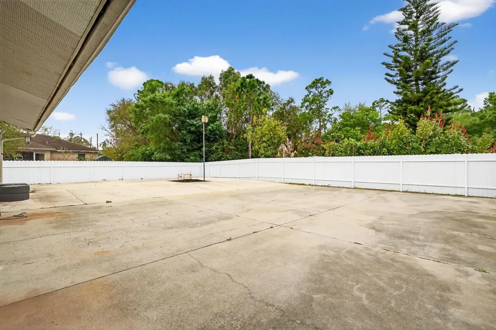 2807 52nd Street SW Lehigh Acres FL 33976