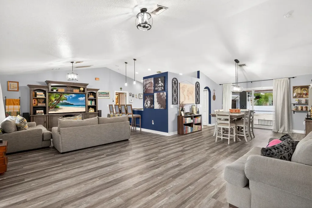 2807 52nd Street SW Lehigh Acres FL 33976