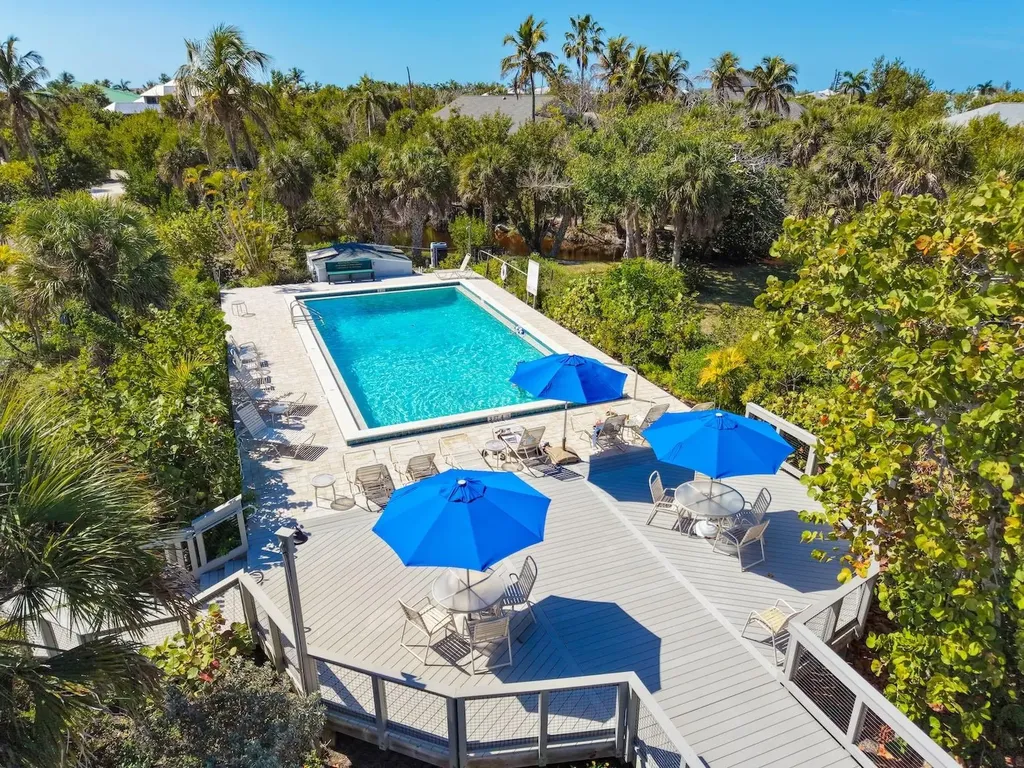 4339 Gulf Pines Drive Sanibel FL 33957-2907