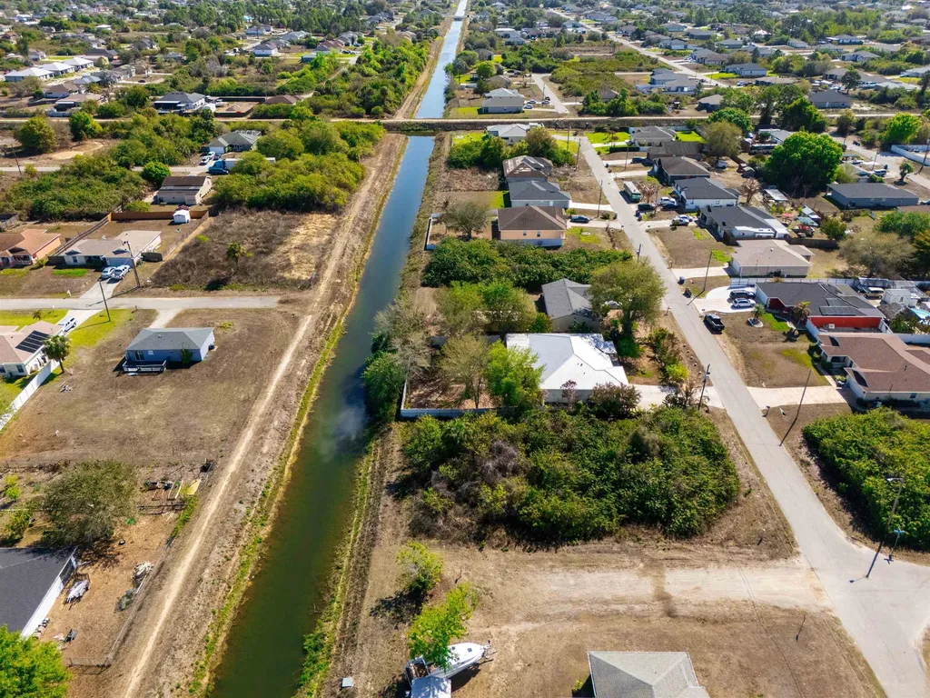 3718 15th Street SW Lehigh Acres FL 33976