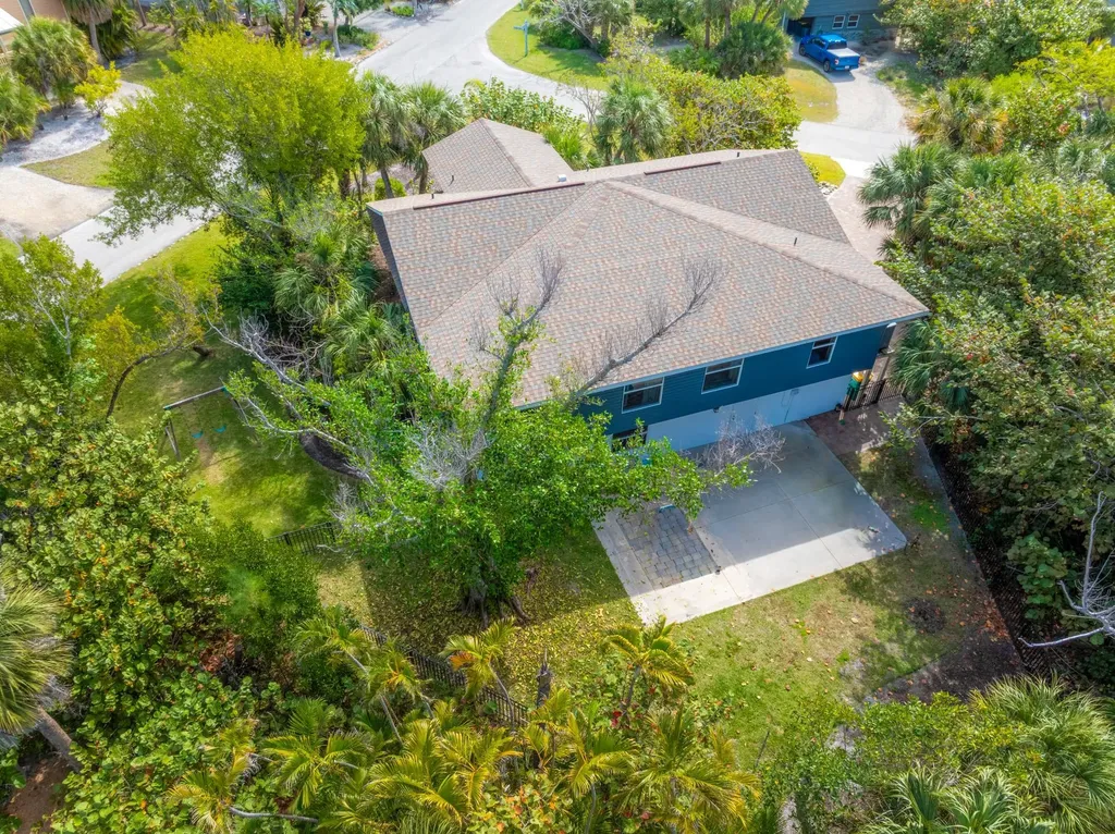 1813 Long Point Lane Sanibel FL 33957