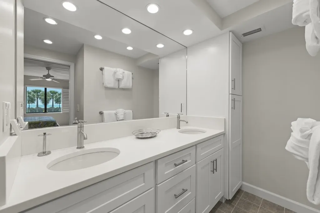 1919 Olde Middle Gulf Drive Sanibel FL 33957