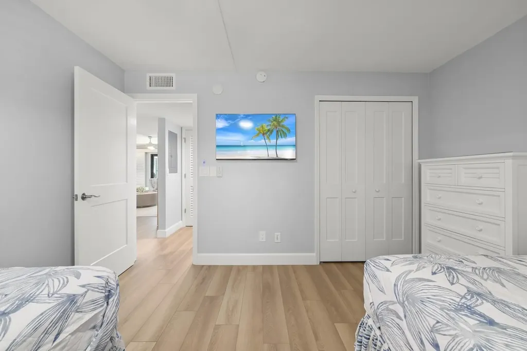 1919 Olde Middle Gulf Drive Sanibel FL 33957