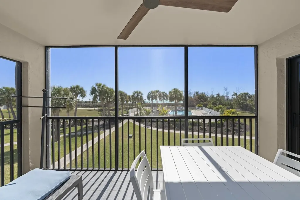 1919 Olde Middle Gulf Drive Sanibel FL 33957