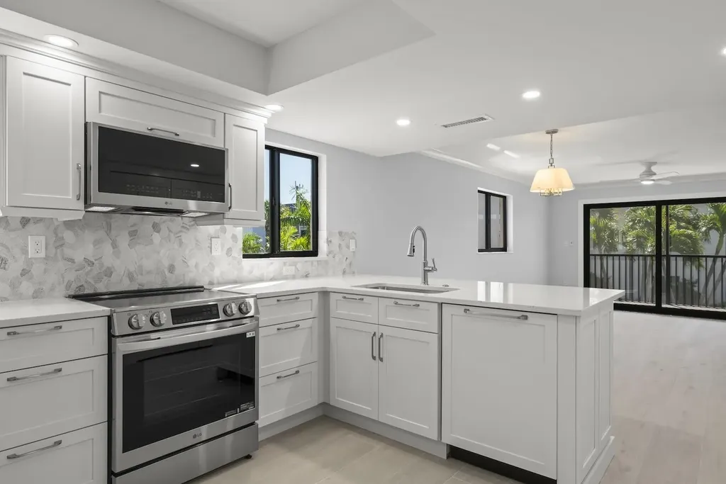 671 E Gulf Drive Sanibel FL 33957