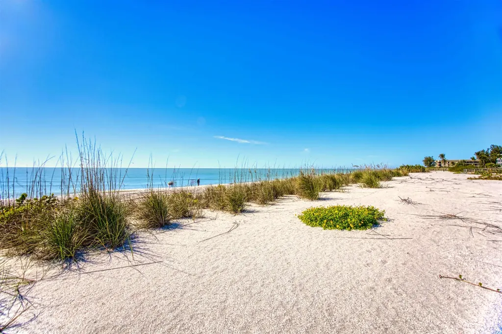 2605 W Gulf Drive Sanibel FL 33957-0000