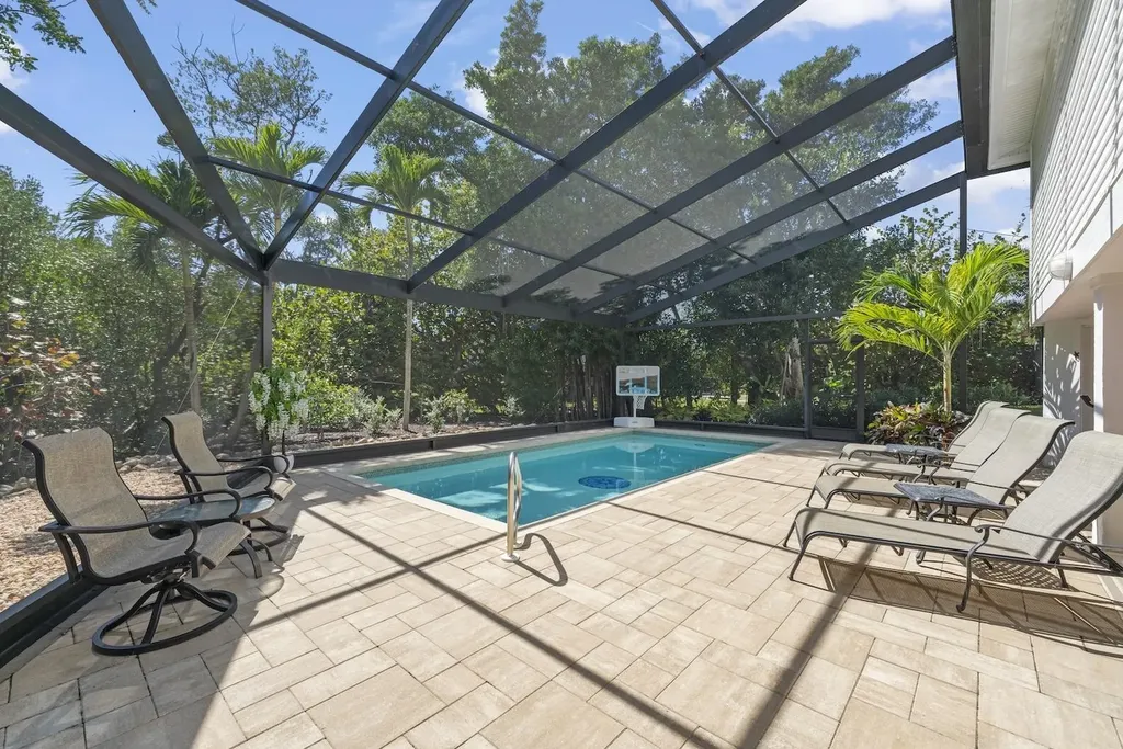 1089 Skiff Place Sanibel FL 33957