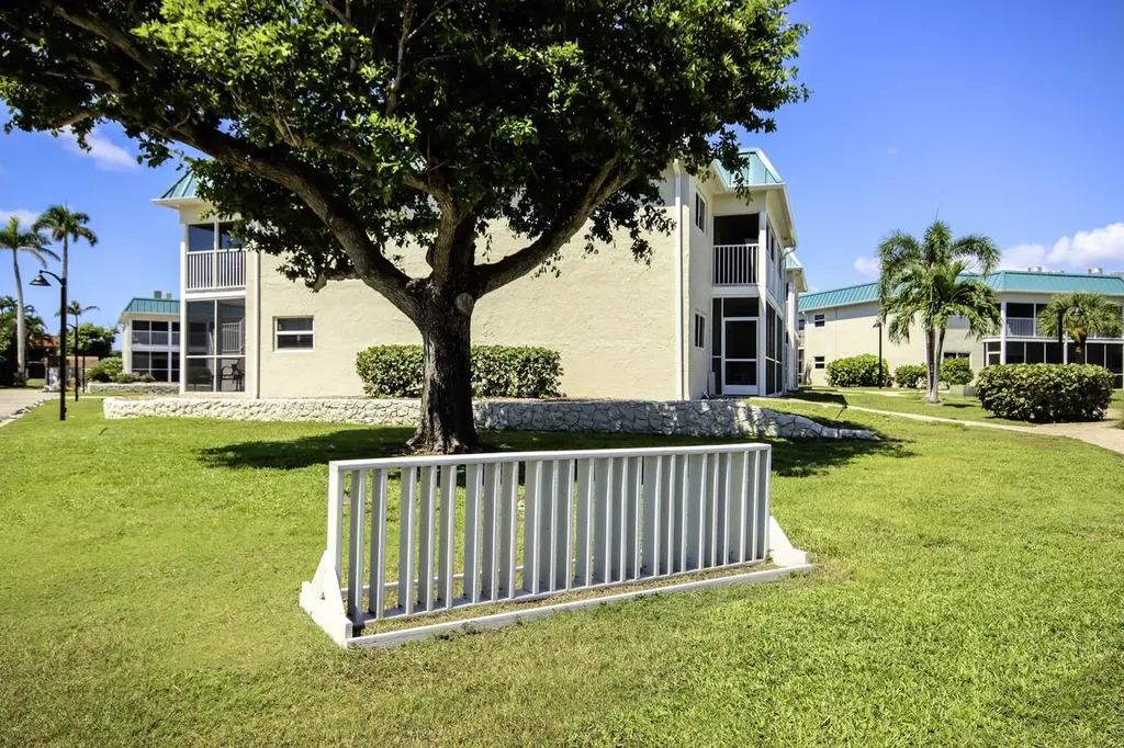 827 E Gulf Drive Sanibel FL 33957