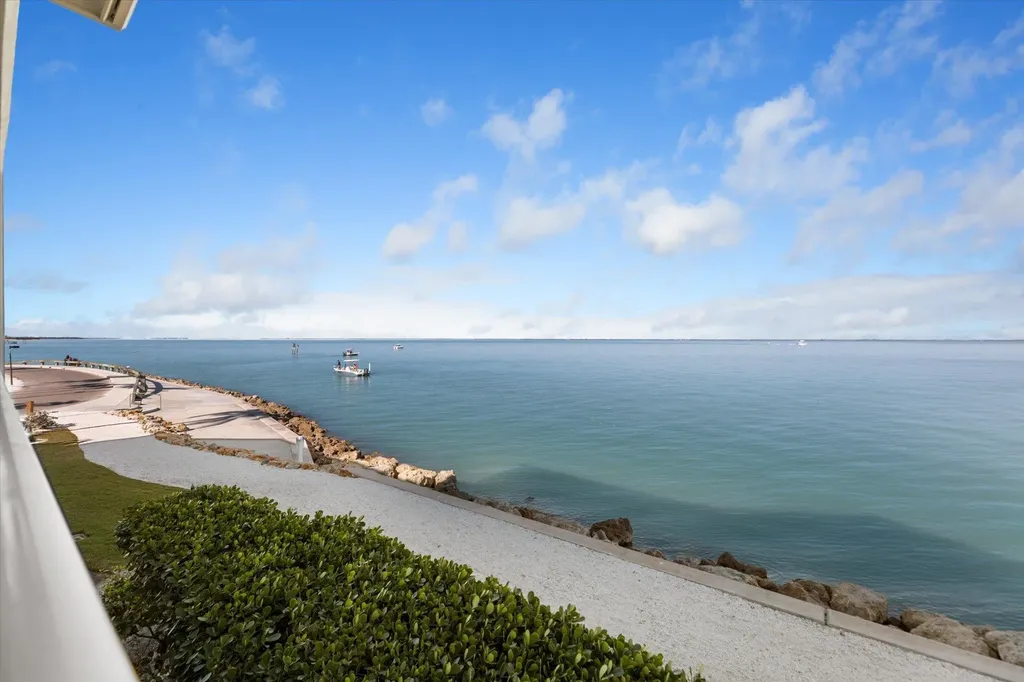 1253 S Seas Plantation Road Captiva FL 33924