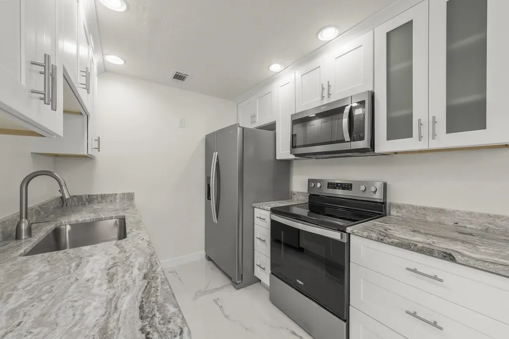 561 Periwinkle Way Sanibel FL 33957