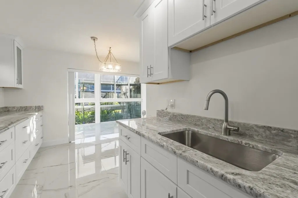 561 Periwinkle Way Sanibel FL 33957