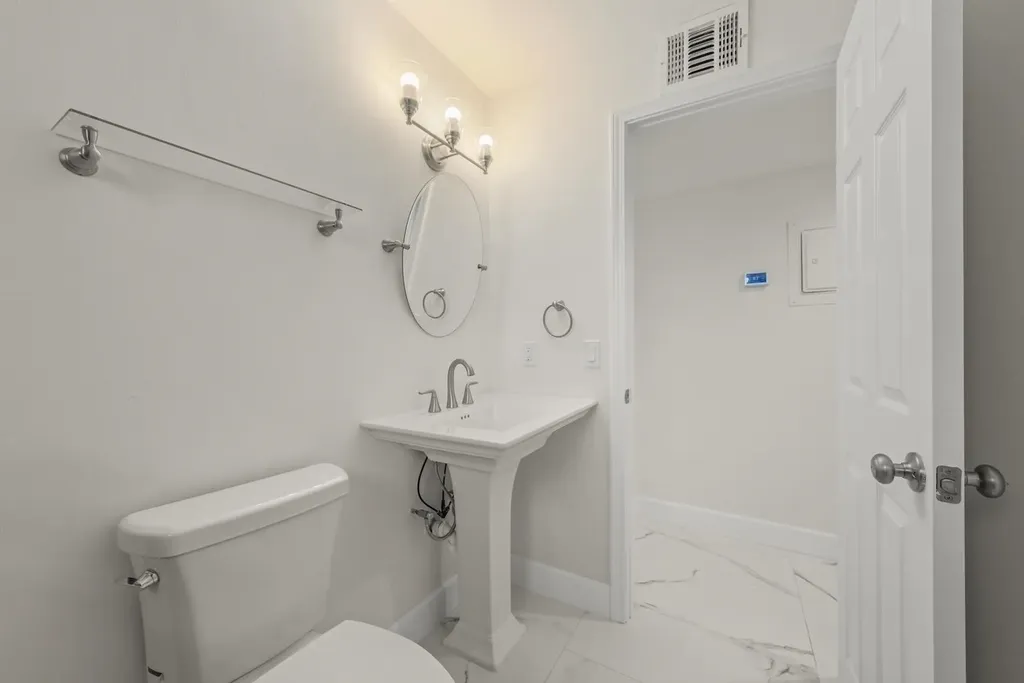 561 Periwinkle Way Sanibel FL 33957