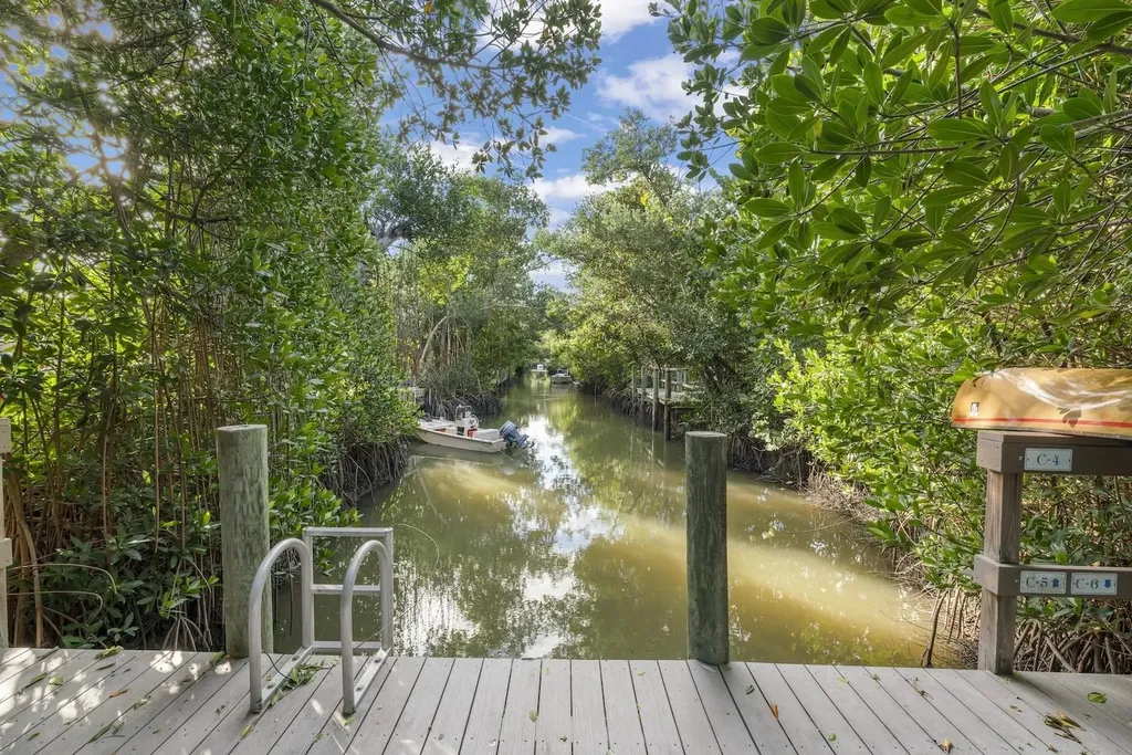 561 Periwinkle Way Sanibel FL 33957
