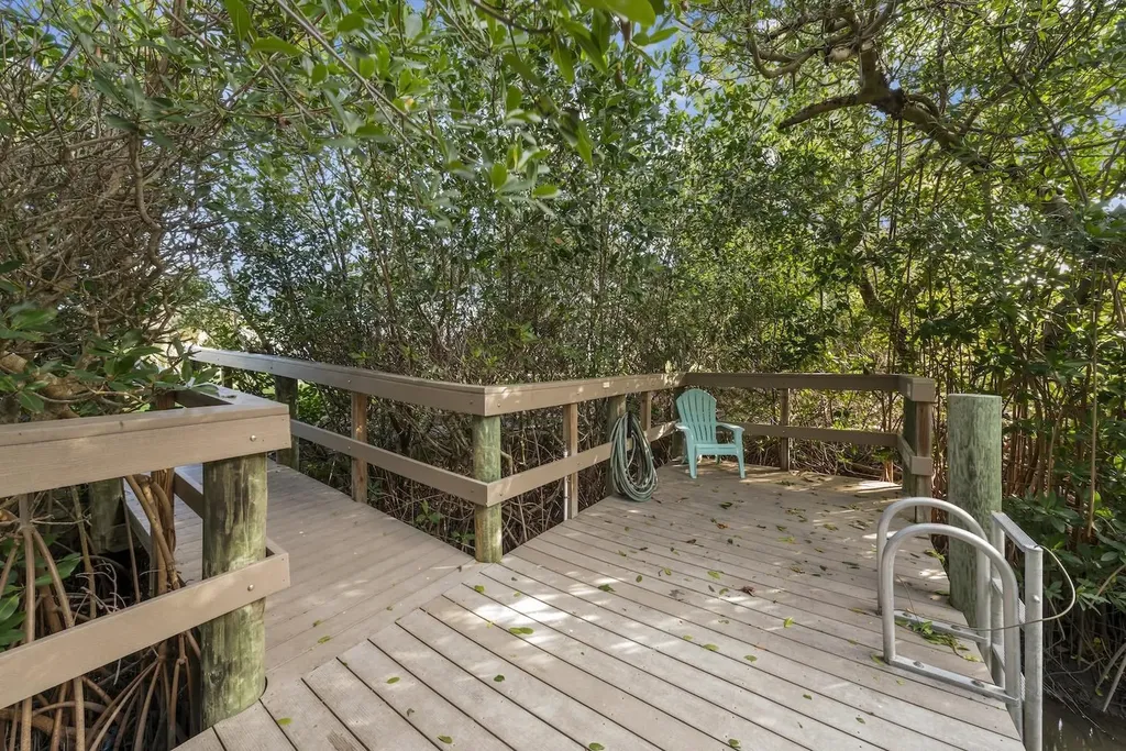 561 Periwinkle Way Sanibel FL 33957