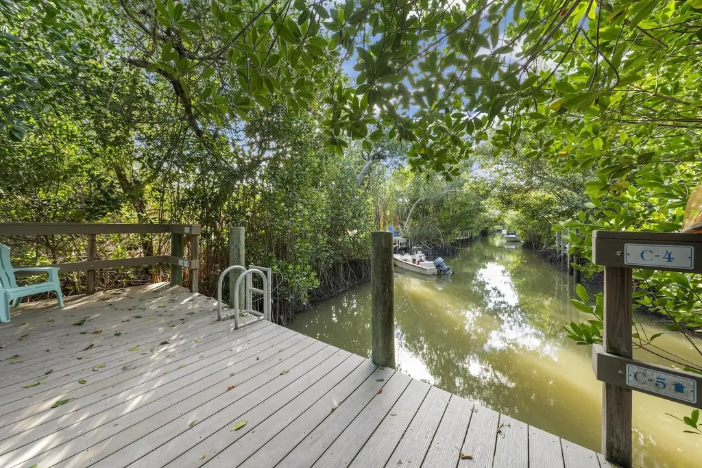 561 Periwinkle Way Sanibel FL 33957