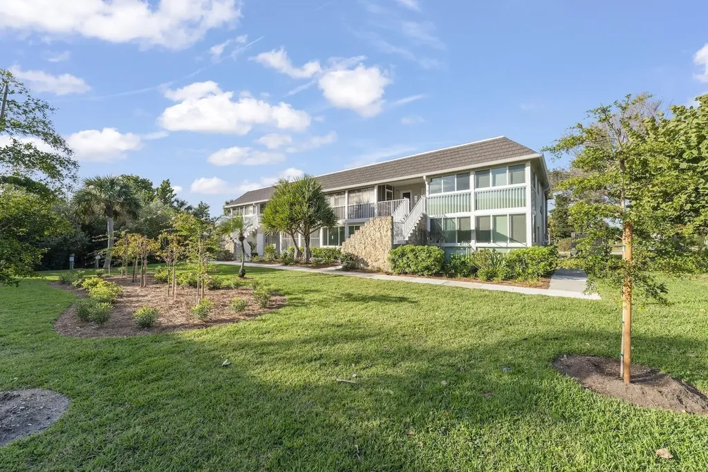 561 Periwinkle Way Sanibel FL 33957