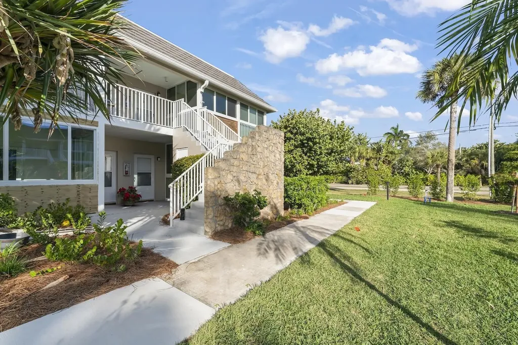 561 Periwinkle Way Sanibel FL 33957