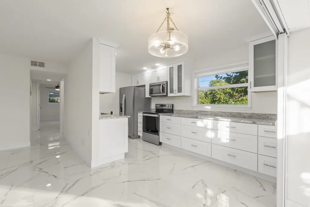 561 Periwinkle Way Sanibel FL 33957
