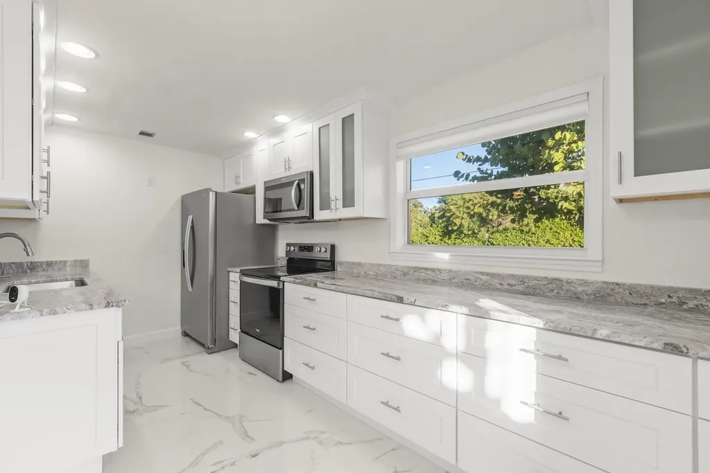 561 Periwinkle Way Sanibel FL 33957