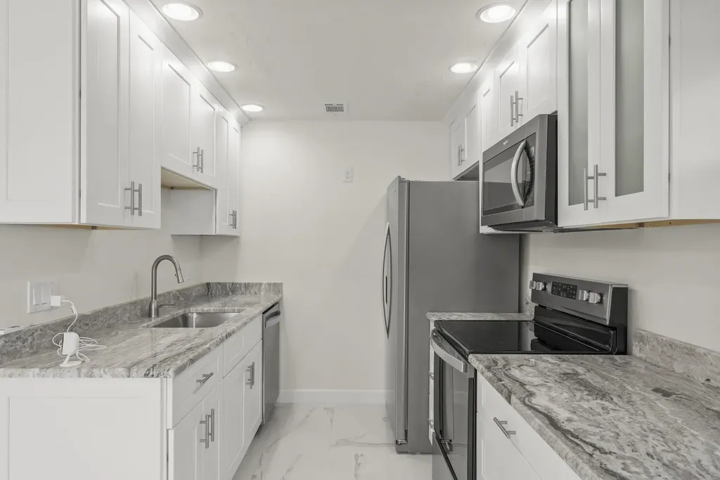 561 Periwinkle Way Sanibel FL 33957