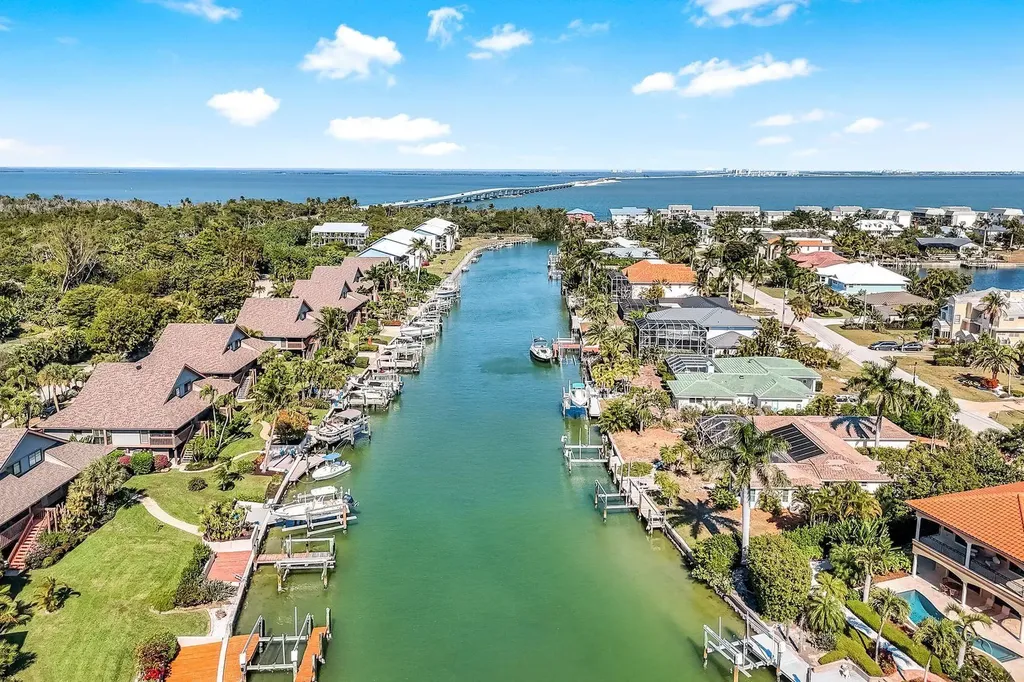 1126 Harbour Cottage Court Sanibel FL 33957