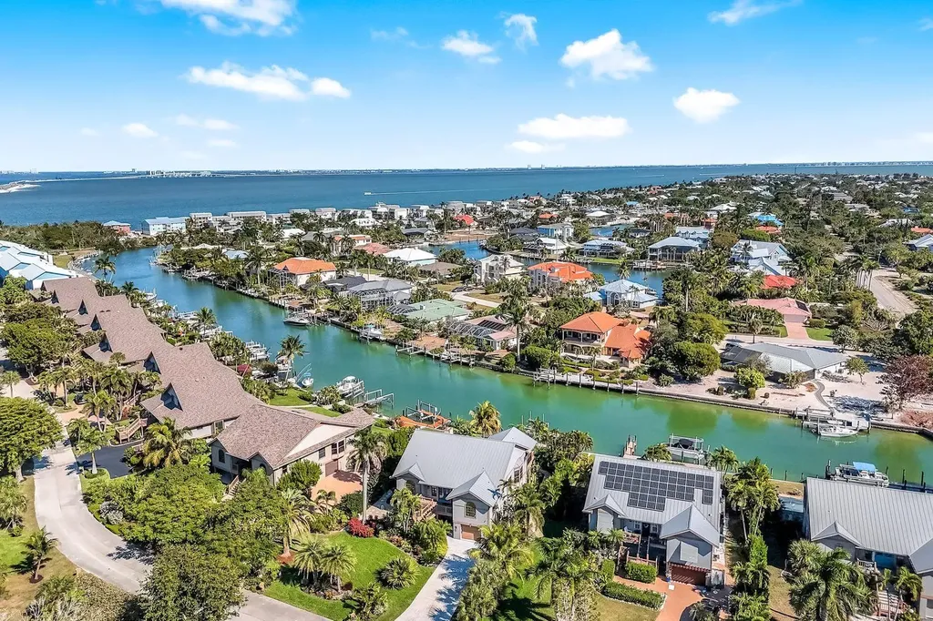 1126 Harbour Cottage Court Sanibel FL 33957