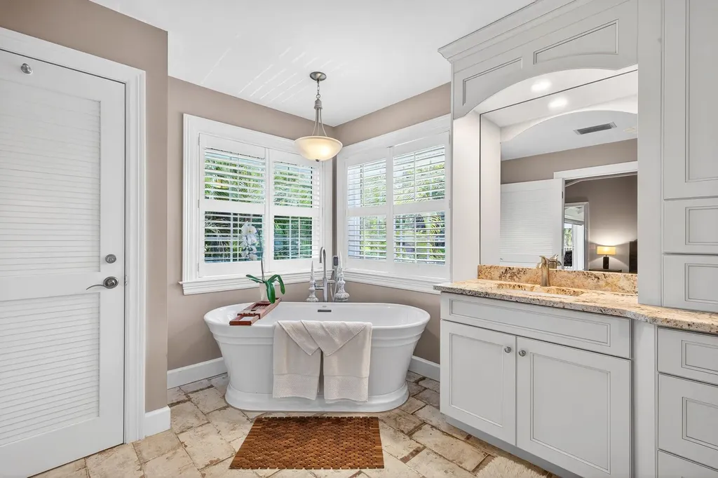 739 Anchor Drive Sanibel FL 33957