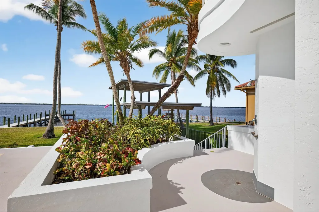 3402 W Riverside Drive Fort Myers FL 33901