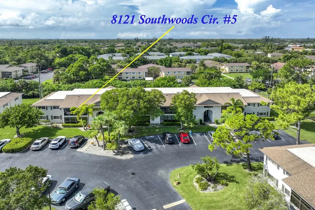 8121 South Woods Circle Fort Myers FL 33919