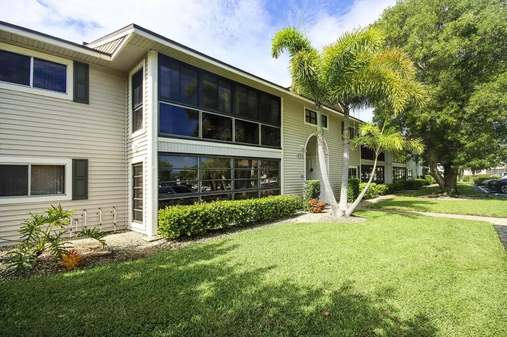 8121 South Woods Circle Fort Myers FL 33919